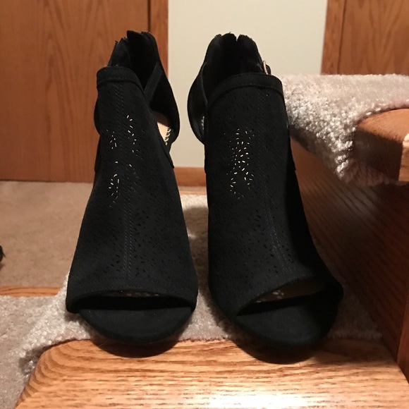 LC heels - Picture 3 of 3